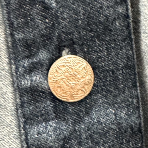 Teddi Long Sleeve Chambray Shirt, Ornate Silver Buttons- size M - Picture 6 of 8